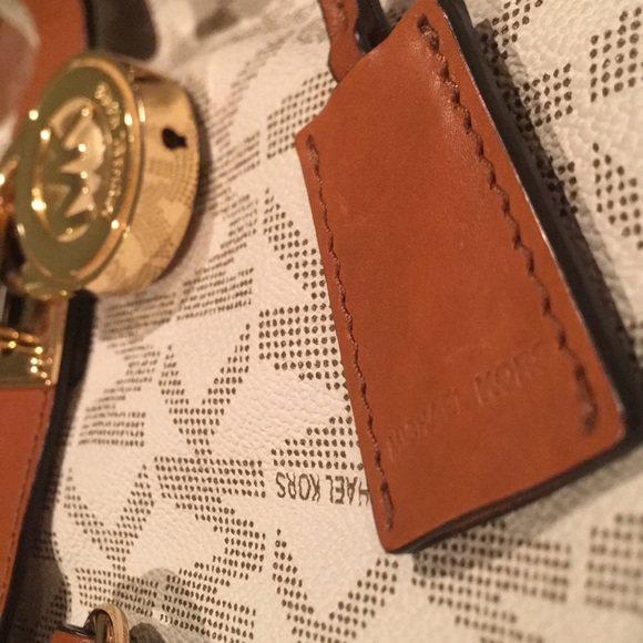 Michael Kors bag with matching wallet - Picture 2 of 7